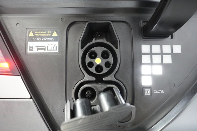 2023 Hyundai IONIQ 5 — photo 18 of 31