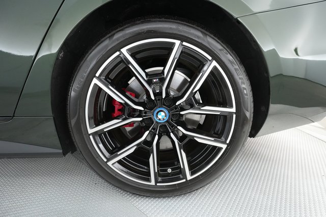2023 BMW i4 — photo 13 of 29