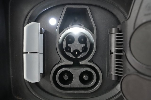2023 BMW i4 — photo 20 of 29