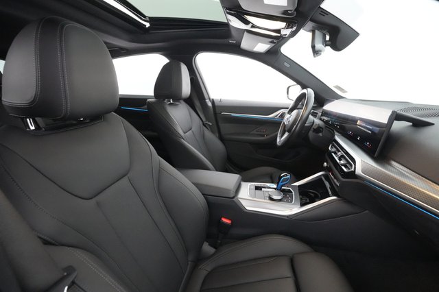 2023 BMW i4 — photo 18 of 29