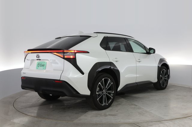 2024 Toyota bZ4X — photo 2 of 25