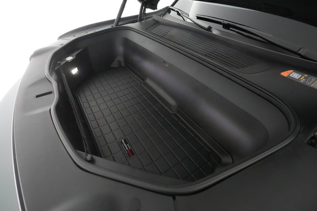 2022 Rivian R1S — photo 22 of 32