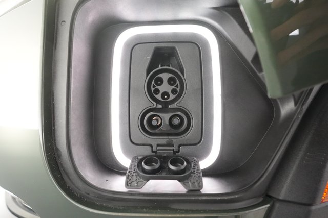 2022 Rivian R1S — photo 24 of 32