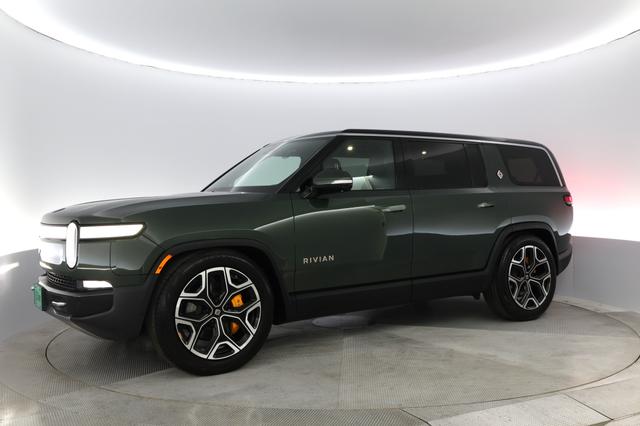 2022 Rivian R1S — photo 10 of 32