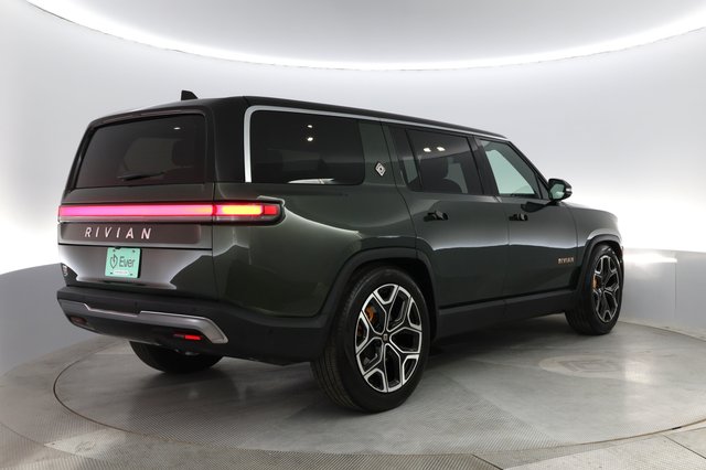 2022 Rivian R1S — photo 2 of 32