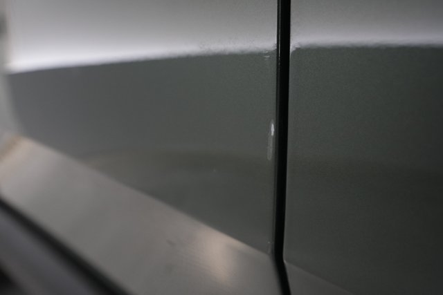 2022 Rivian R1S — photo 27 of 32