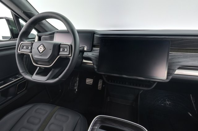 2022 Rivian R1S — photo 3 of 32