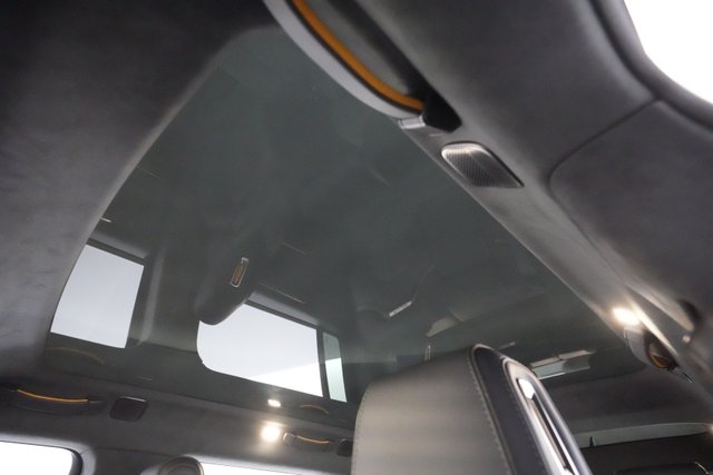 2022 Rivian R1S — photo 23 of 32