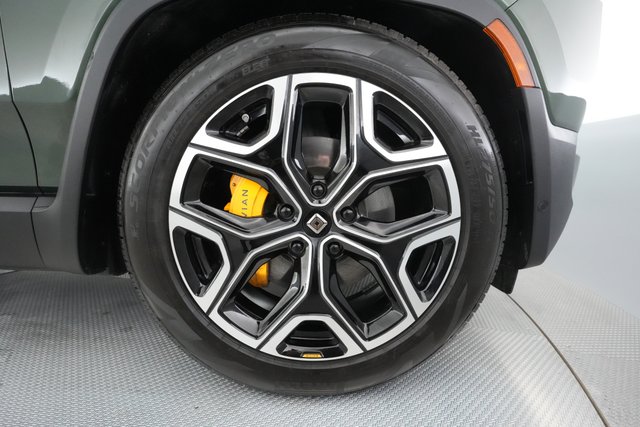 2022 Rivian R1S — photo 13 of 32