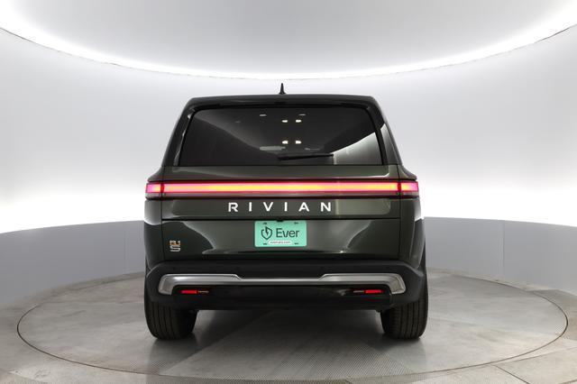 2022 Rivian R1S — photo 8 of 32