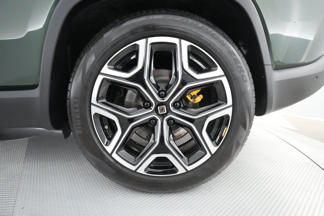 2022 Rivian R1S — photo 12 of 32