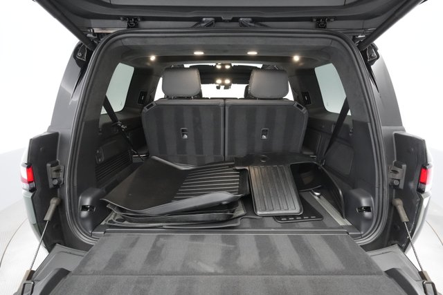 2022 Rivian R1S — photo 21 of 32