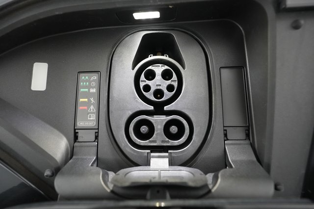 2021 Audi e-tron — photo 23 of 35