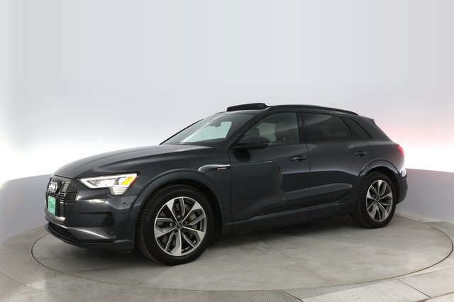 2021 Audi e-tron — photo 12 of 35