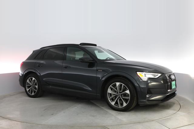 2021 Audi e-tron — photo 8 of 35