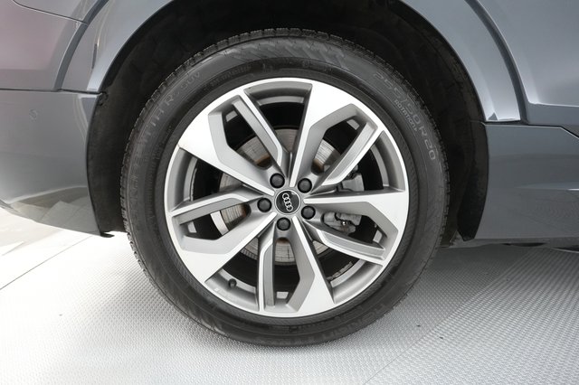 2021 Audi e-tron — photo 16 of 35