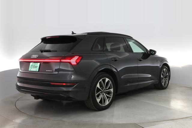 2021 Audi e-tron — photo 9 of 35