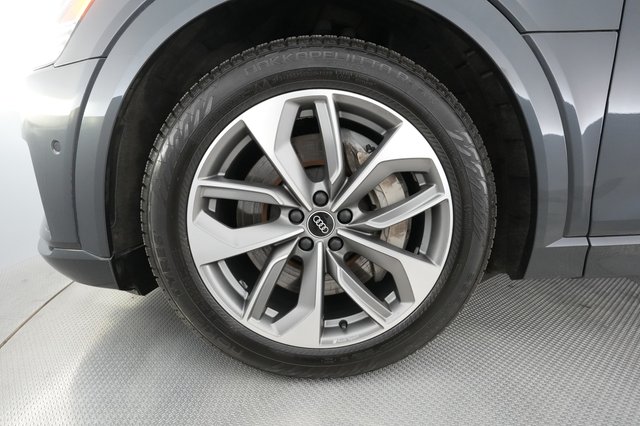2021 Audi e-tron — photo 13 of 35