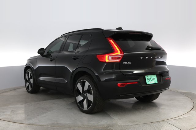 2023 Volvo XC40 Recharge — photo 10 of 34