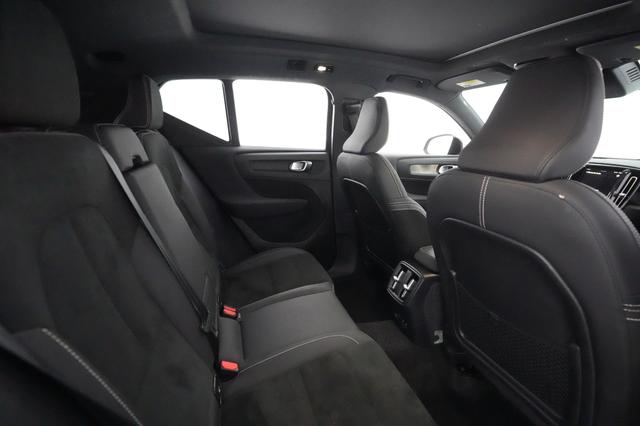 2023 Volvo XC40 Recharge — photo 5 of 34