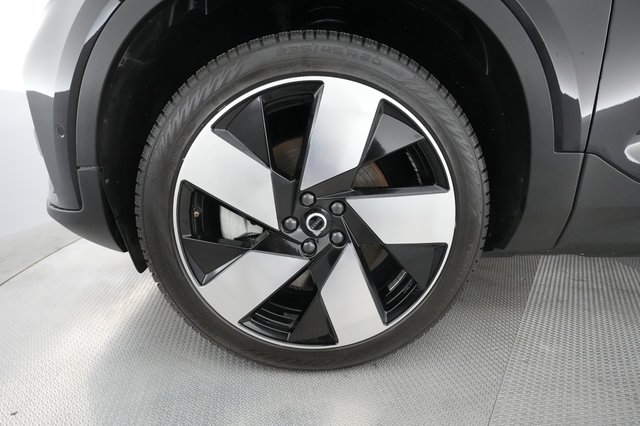 2023 Volvo XC40 Recharge — photo 12 of 34