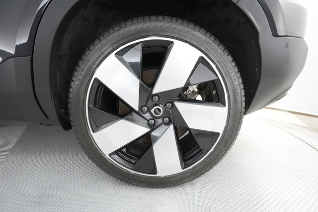 2023 Volvo XC40 Recharge — photo 13 of 34
