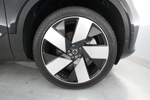 2023 Volvo XC40 Recharge — photo 14 of 34