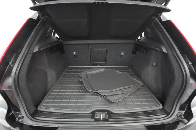 2023 Volvo XC40 Recharge — photo 22 of 34