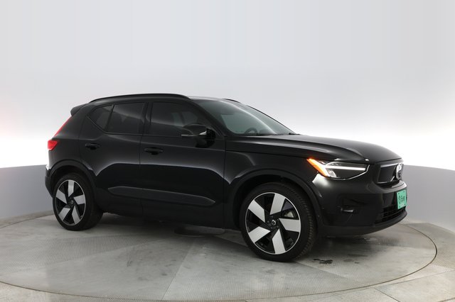 2023 Volvo XC40 Recharge — photo 8 of 34