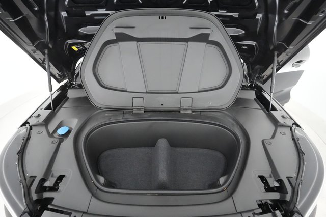 2023 Volvo XC40 Recharge — photo 23 of 34