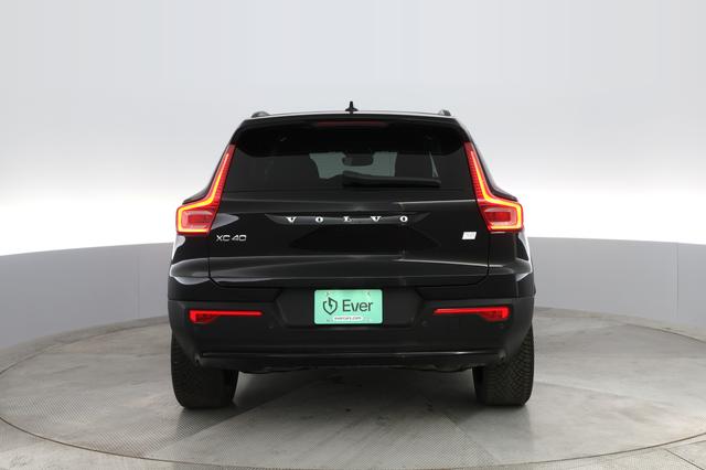 2023 Volvo XC40 Recharge — photo 9 of 34