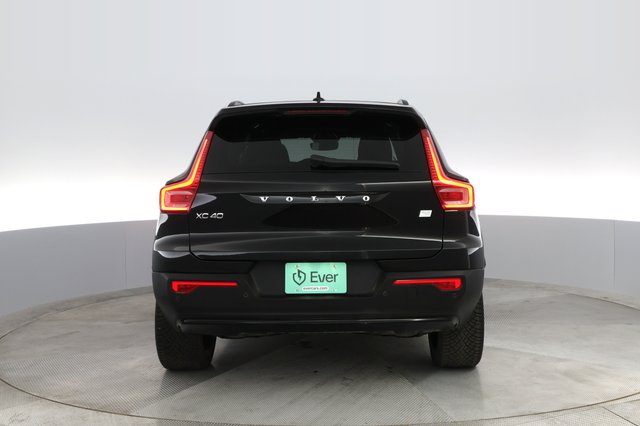 2023 Volvo XC40 Recharge — photo 9 of 34