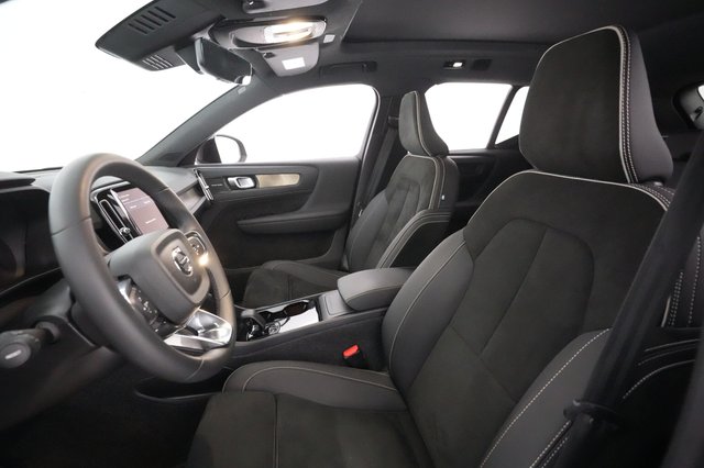 2023 Volvo XC40 Recharge — photo 18 of 34