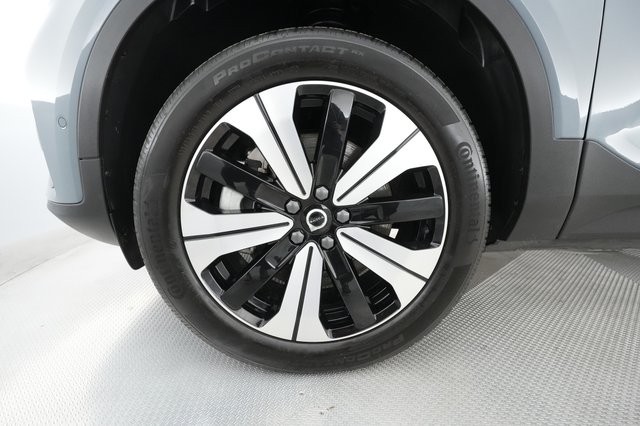 2023 Volvo XC40 Recharge — photo 13 of 27