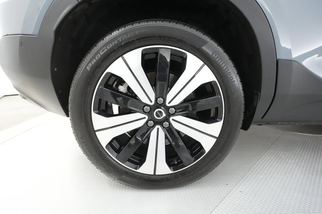 2023 Volvo XC40 Recharge — photo 16 of 27
