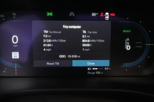 2023 Volvo XC40 Recharge — photo 4 of 27