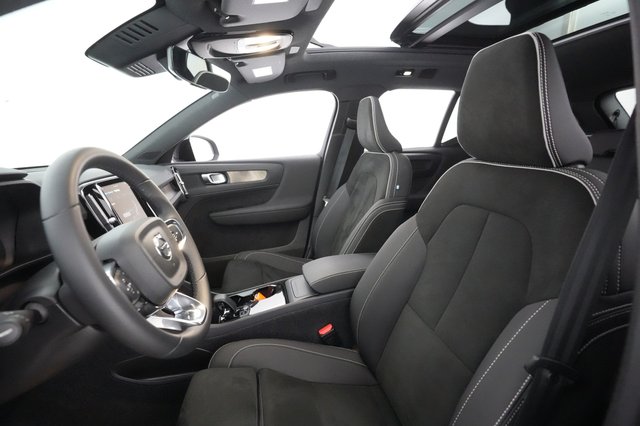 2023 Volvo XC40 Recharge — photo 17 of 27