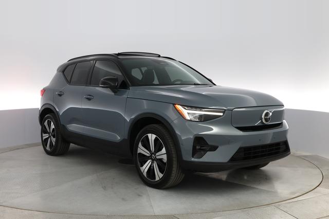 2023 Volvo XC40 Recharge — photo 7 of 27