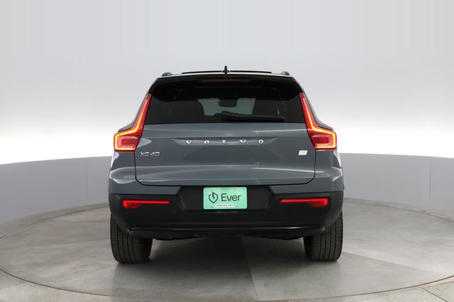 2023 Volvo XC40 Recharge — photo 10 of 27