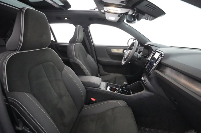 2023 Volvo XC40 Recharge — photo 19 of 27