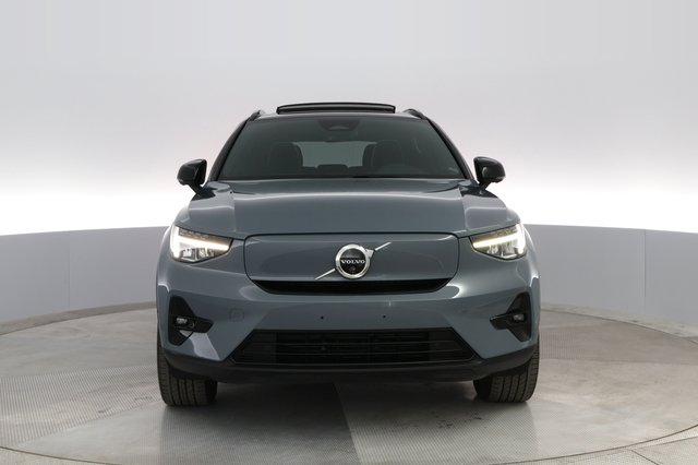2023 Volvo XC40 Recharge — photo 6 of 27