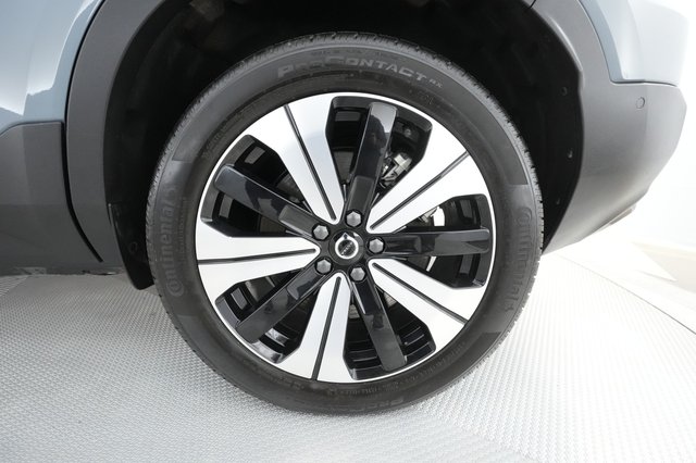 2023 Volvo XC40 Recharge — photo 14 of 27