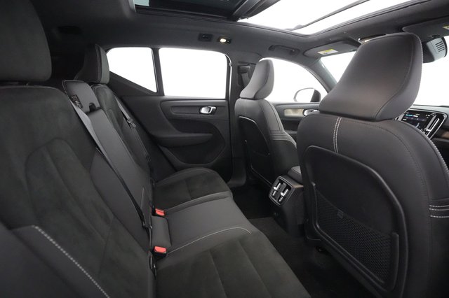 2023 Volvo XC40 Recharge — photo 3 of 27