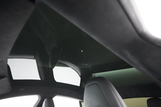 2022 Tesla Model S — photo 18 of 41
