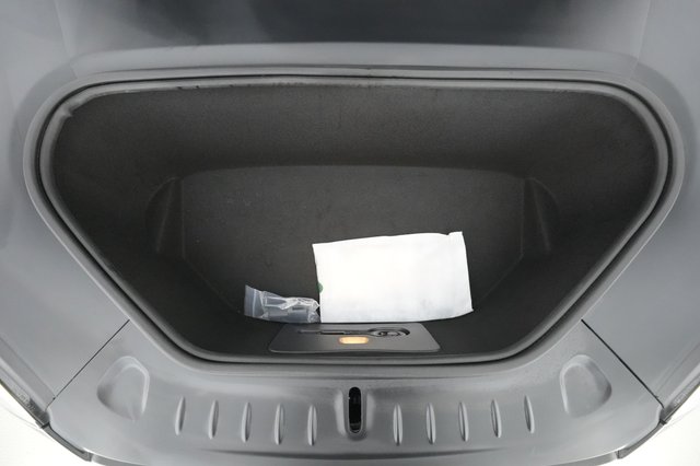 2022 Tesla Model S — photo 20 of 41