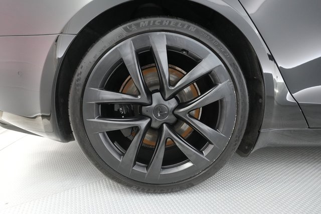 2022 Tesla Model S — photo 14 of 41