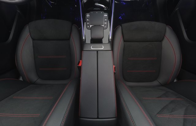 2023 Mercedes-Benz EQB — photo 18 of 29