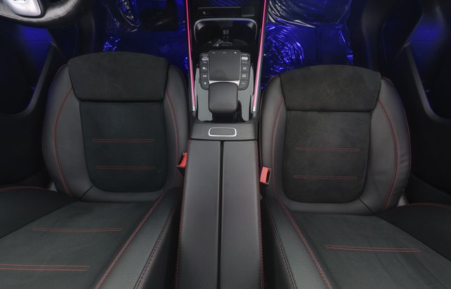 2023 Mercedes-Benz EQB — photo 18 of 32
