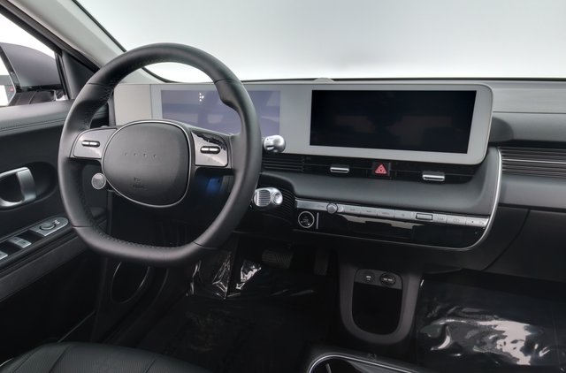 2023 Hyundai IONIQ 5 — photo 3 of 36