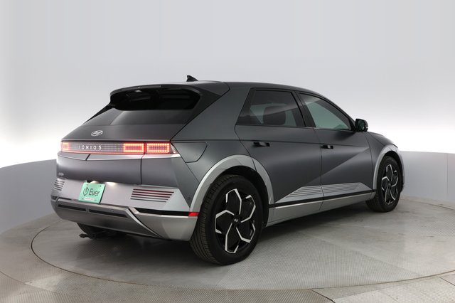 2023 Hyundai IONIQ 5 — photo 10 of 36